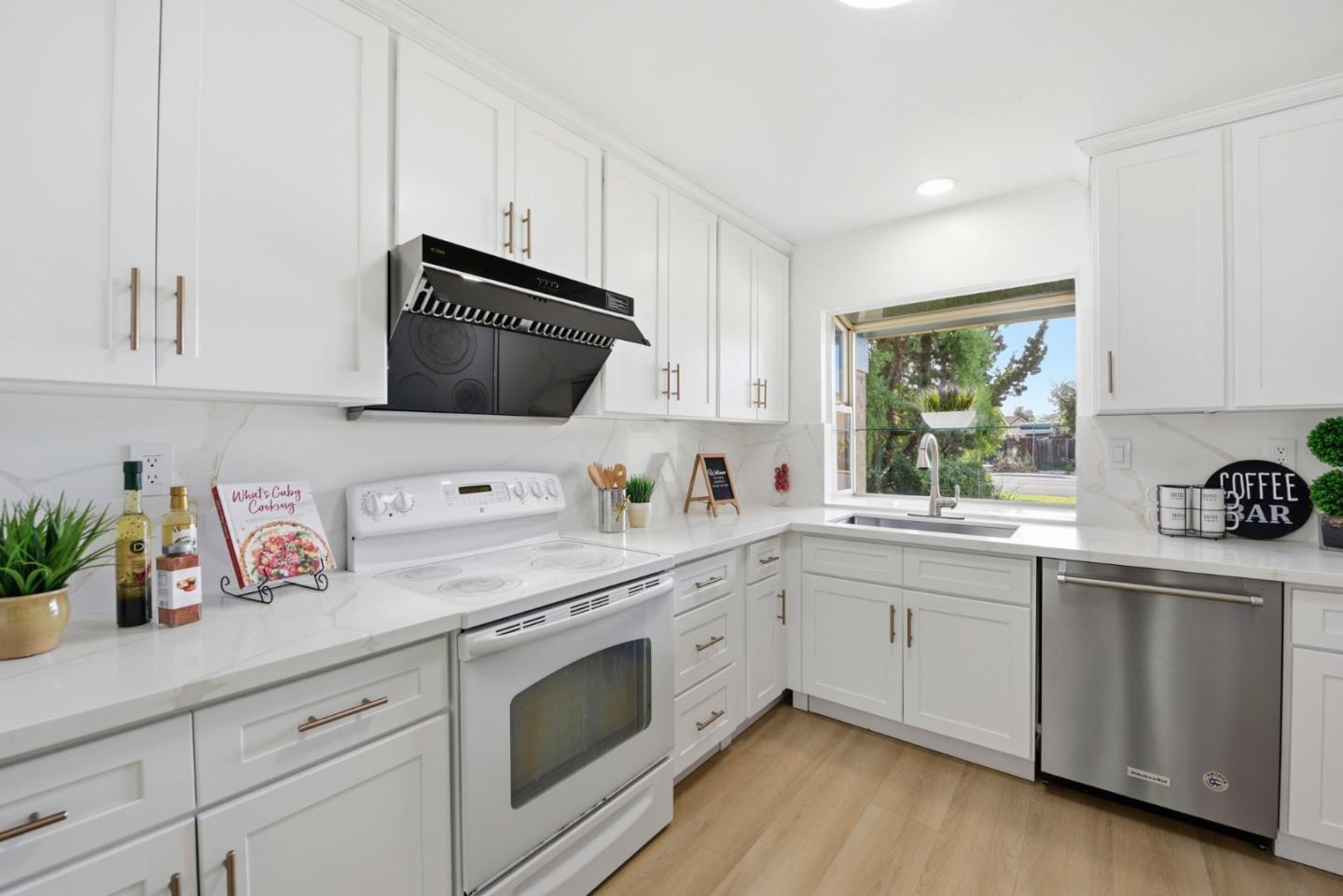 Detail Gallery Image 9 of 33 For 4938 Rocklin Dr, Union City,  CA 94587 - 3 Beds | 2 Baths