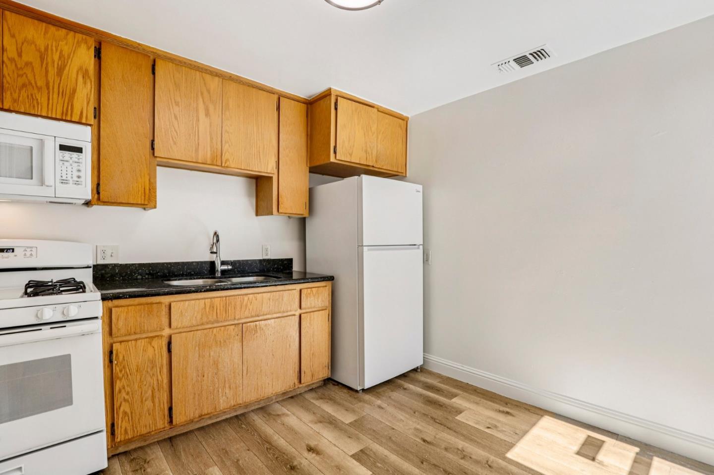 Detail Gallery Image 9 of 26 For 1852 Grand Ave, Sacramento,  CA 95838 - – Beds | – Baths