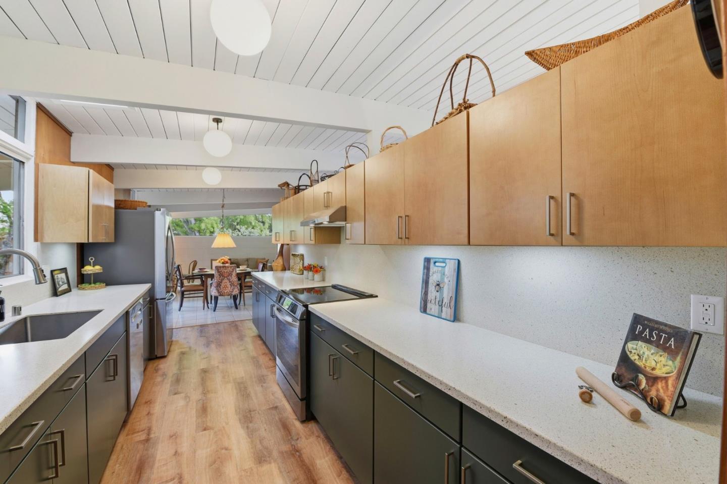 Detail Gallery Image 12 of 39 For 1905 Adele Pl, San Jose,  CA 95125 - 5 Beds | 3 Baths