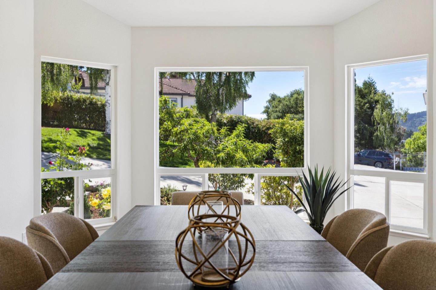 Detail Gallery Image 10 of 55 For 10 Salmark Ct, Hillsborough,  CA 94010 - 5 Beds | 4/1 Baths