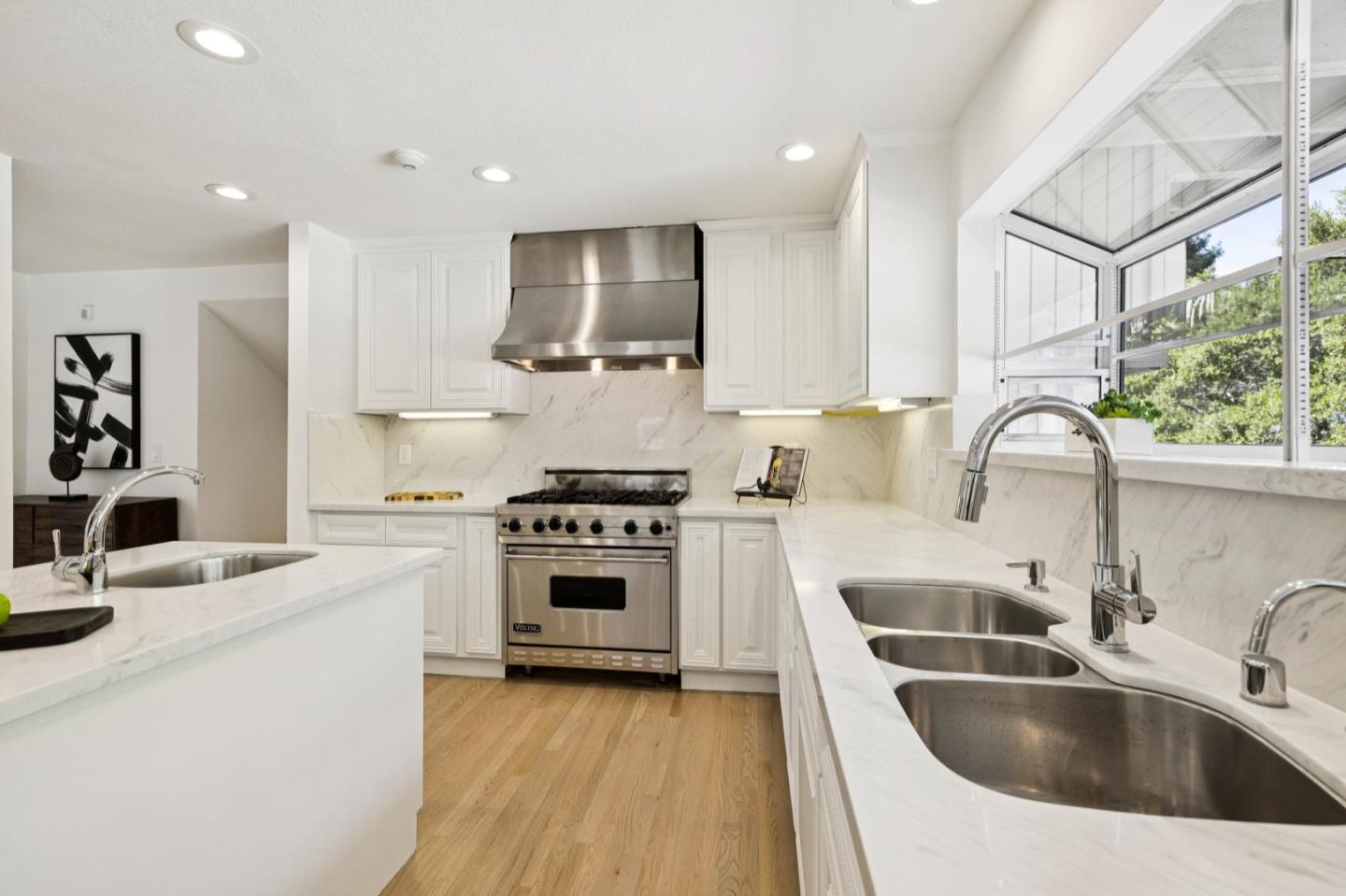 Detail Gallery Image 18 of 55 For 10 Salmark Ct, Hillsborough,  CA 94010 - 5 Beds | 4/1 Baths