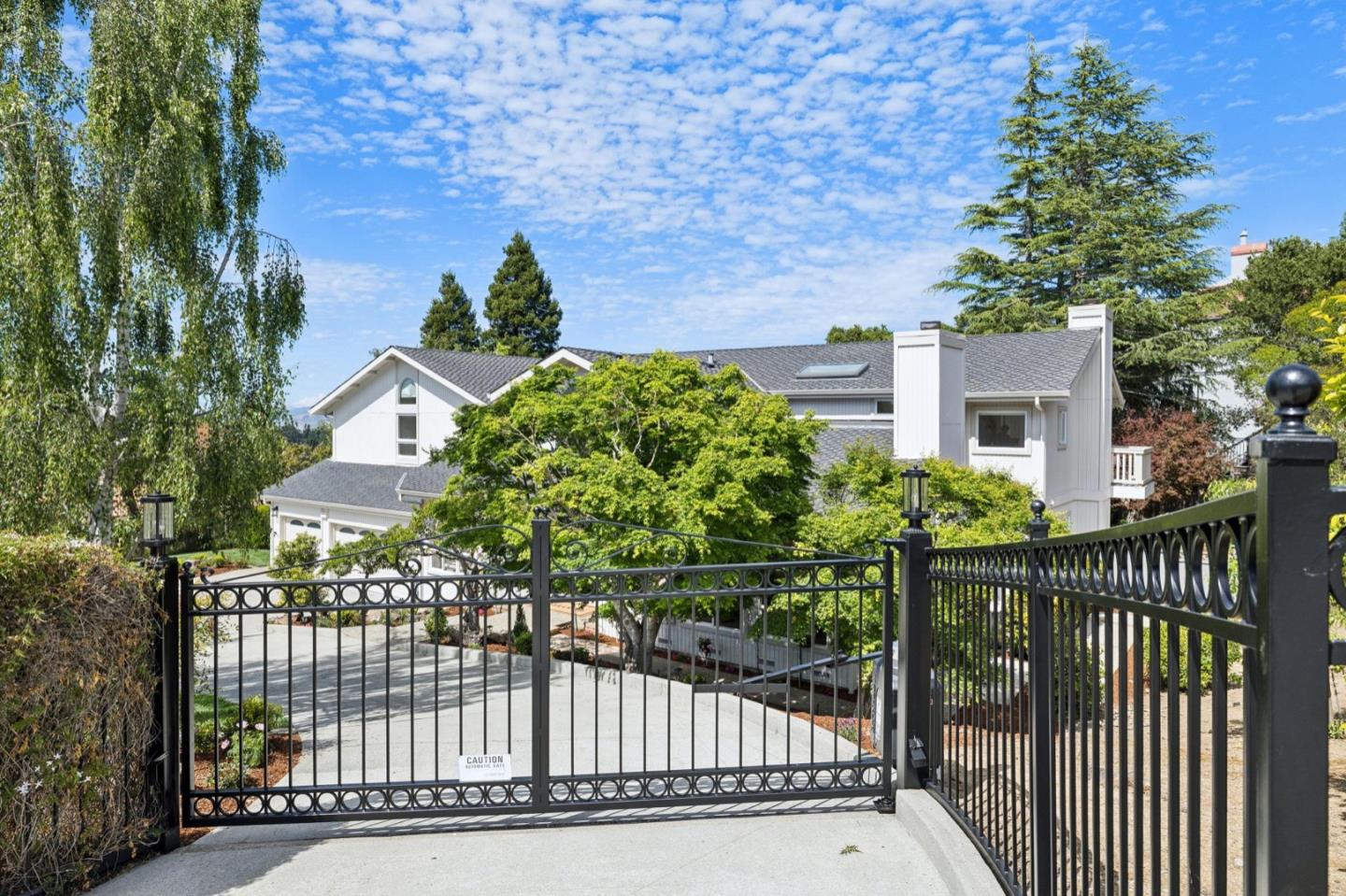 Detail Gallery Image 2 of 55 For 10 Salmark Ct, Hillsborough,  CA 94010 - 5 Beds | 4/1 Baths