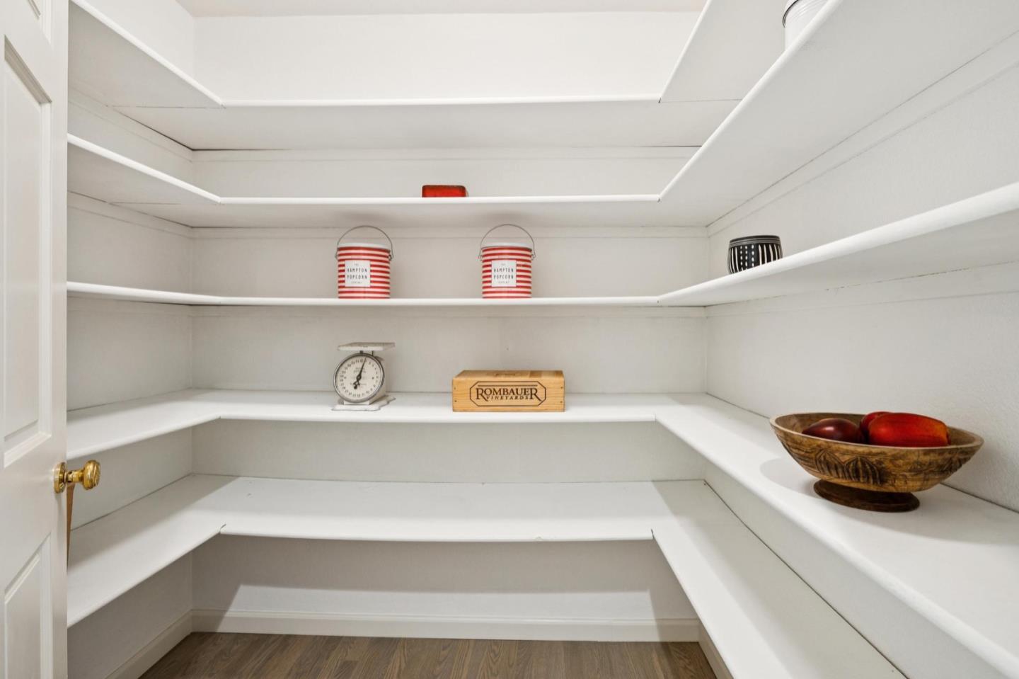 Detail Gallery Image 20 of 55 For 10 Salmark Ct, Hillsborough,  CA 94010 - 5 Beds | 4/1 Baths