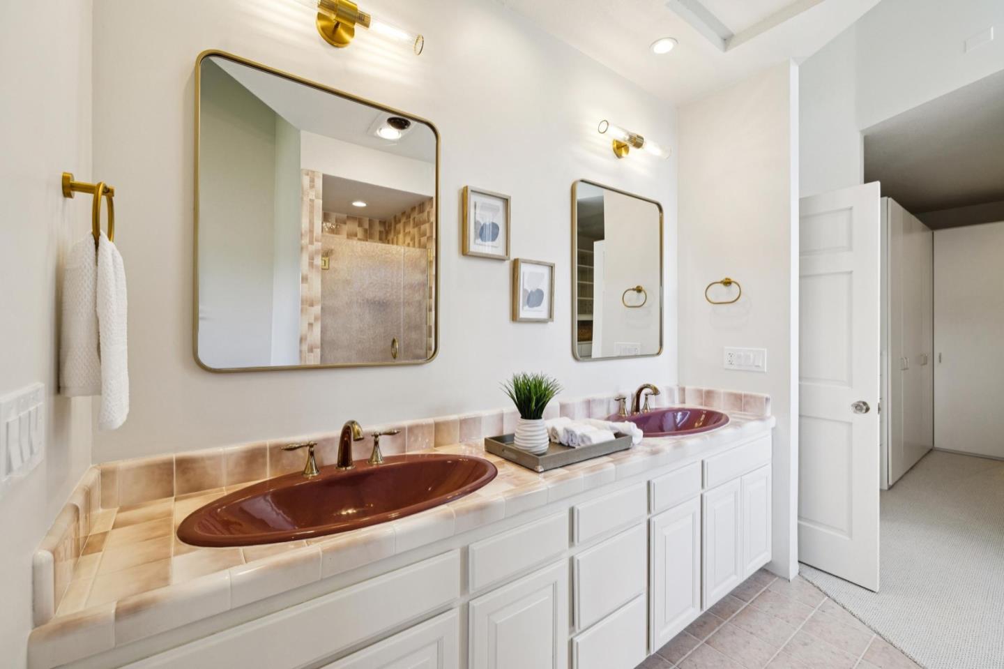 Detail Gallery Image 29 of 55 For 10 Salmark Ct, Hillsborough,  CA 94010 - 5 Beds | 4/1 Baths