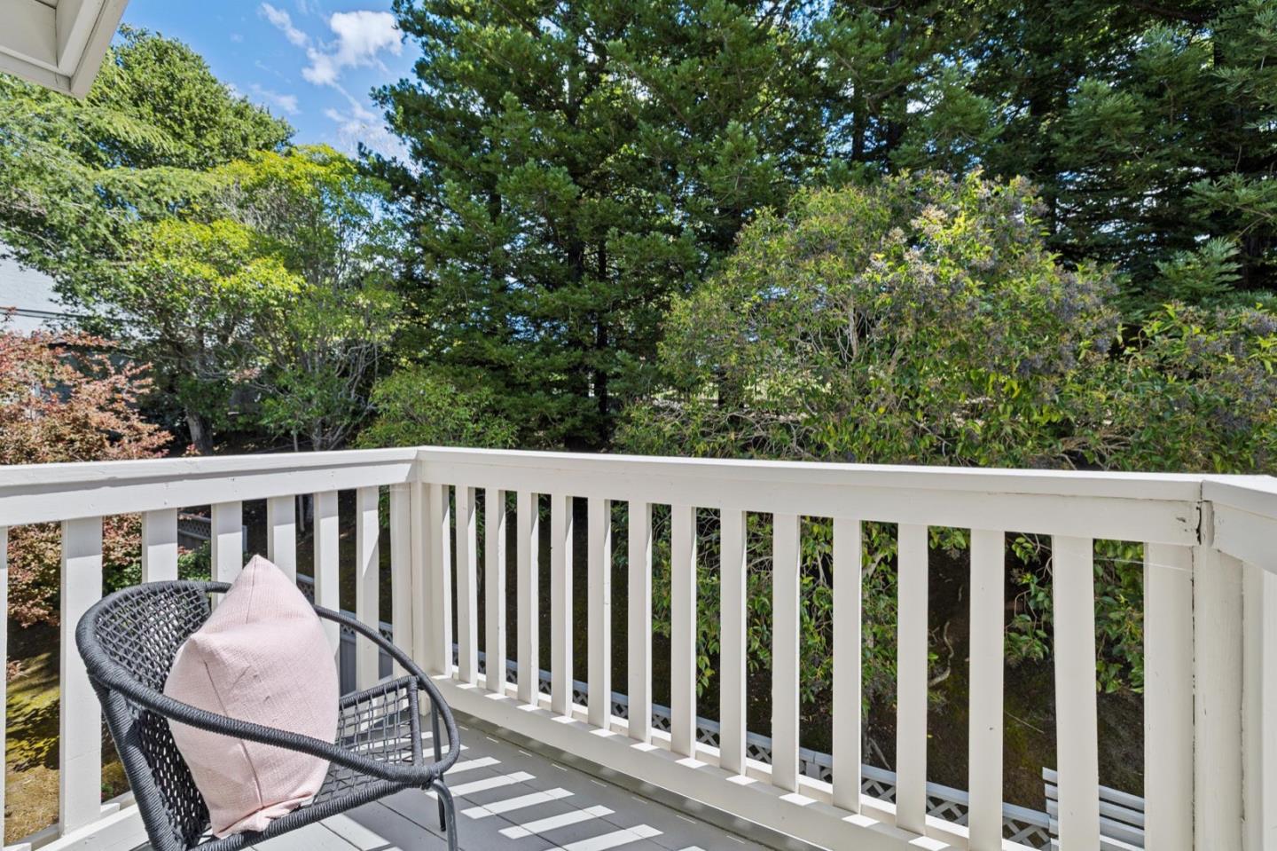 Detail Gallery Image 36 of 55 For 10 Salmark Ct, Hillsborough,  CA 94010 - 5 Beds | 4/1 Baths