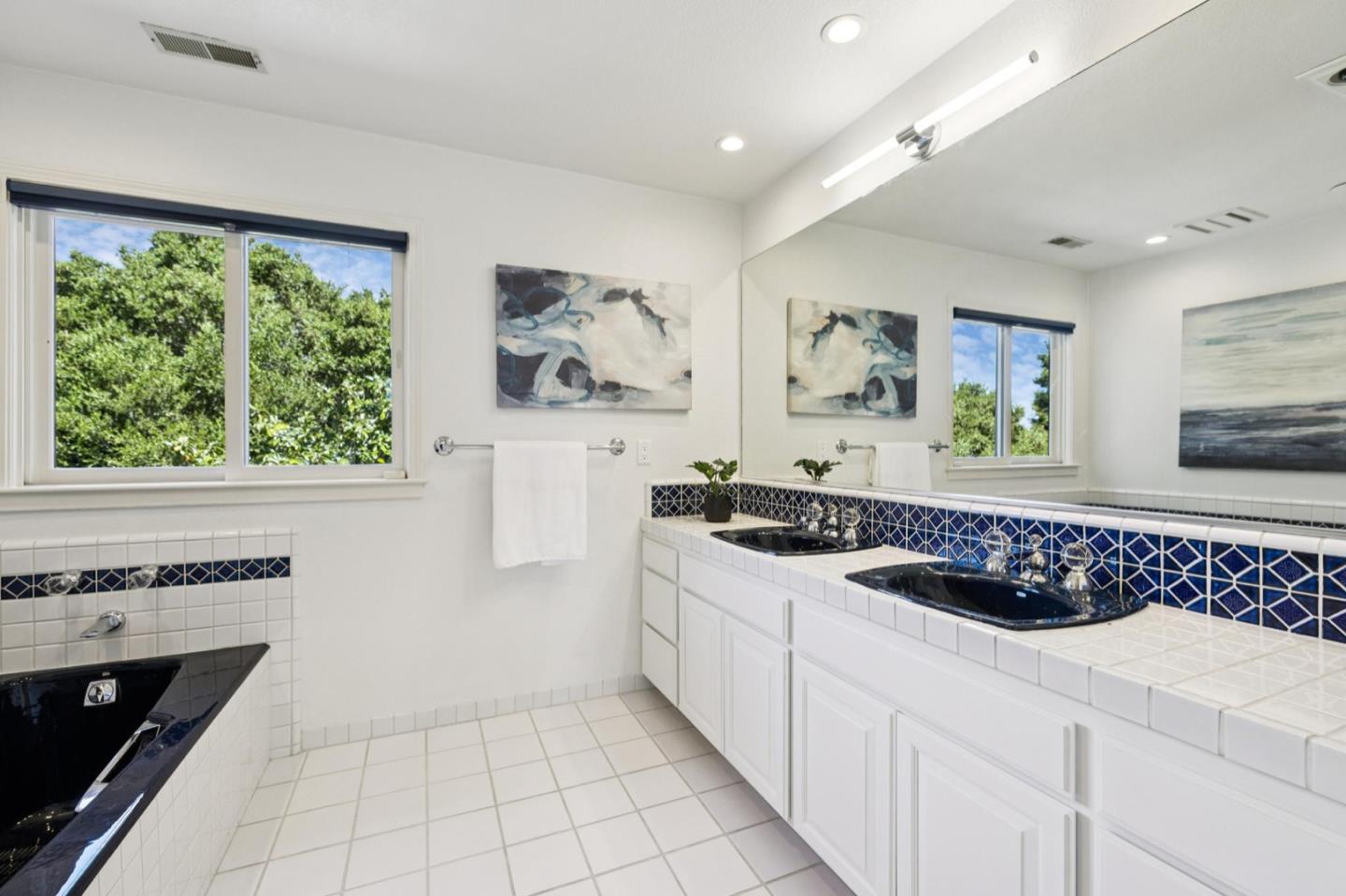 Detail Gallery Image 40 of 55 For 10 Salmark Ct, Hillsborough,  CA 94010 - 5 Beds | 4/1 Baths