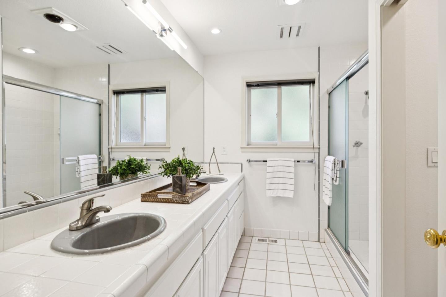 Detail Gallery Image 46 of 55 For 10 Salmark Ct, Hillsborough,  CA 94010 - 5 Beds | 4/1 Baths