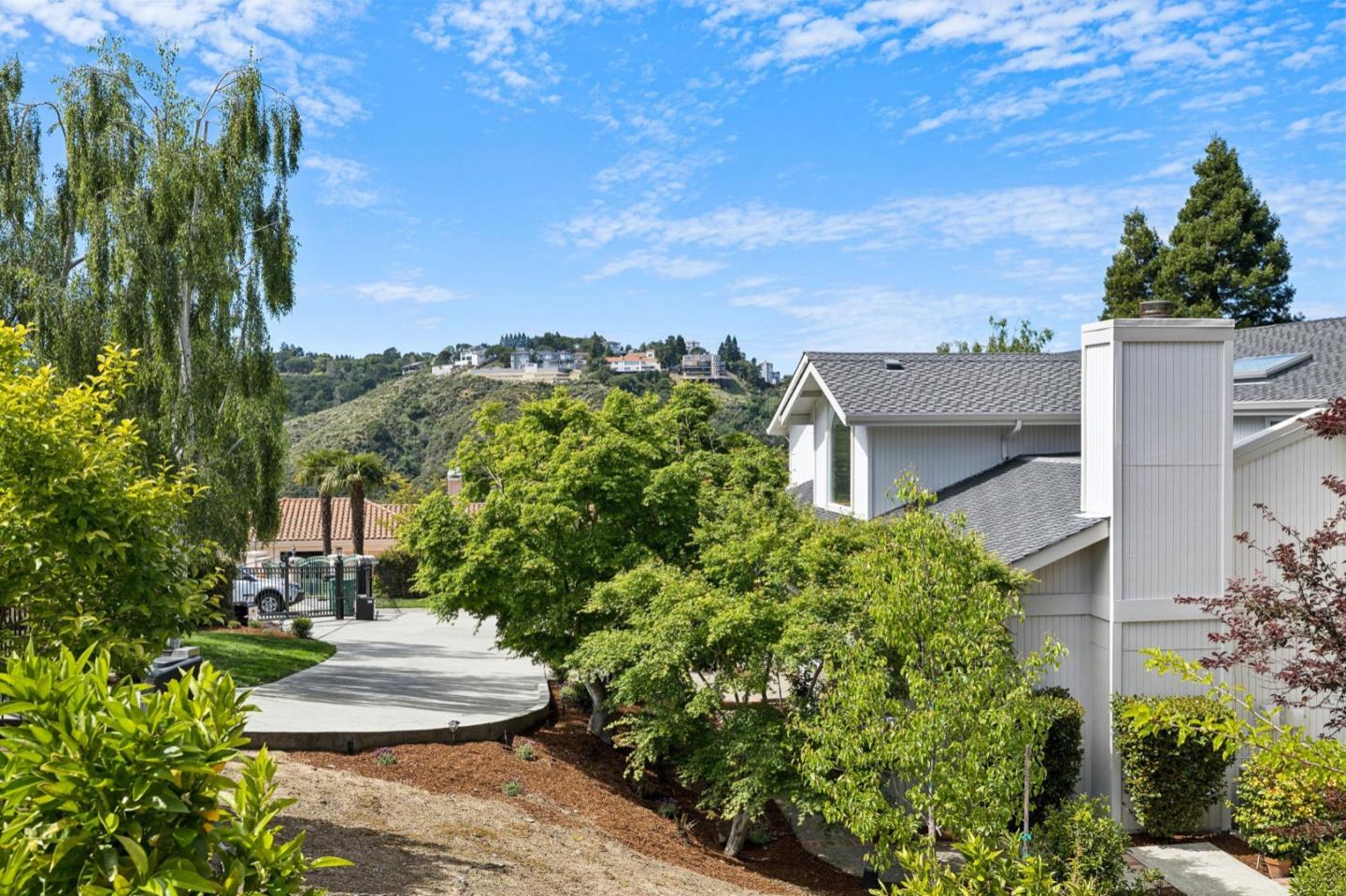 Detail Gallery Image 54 of 55 For 10 Salmark Ct, Hillsborough,  CA 94010 - 5 Beds | 4/1 Baths