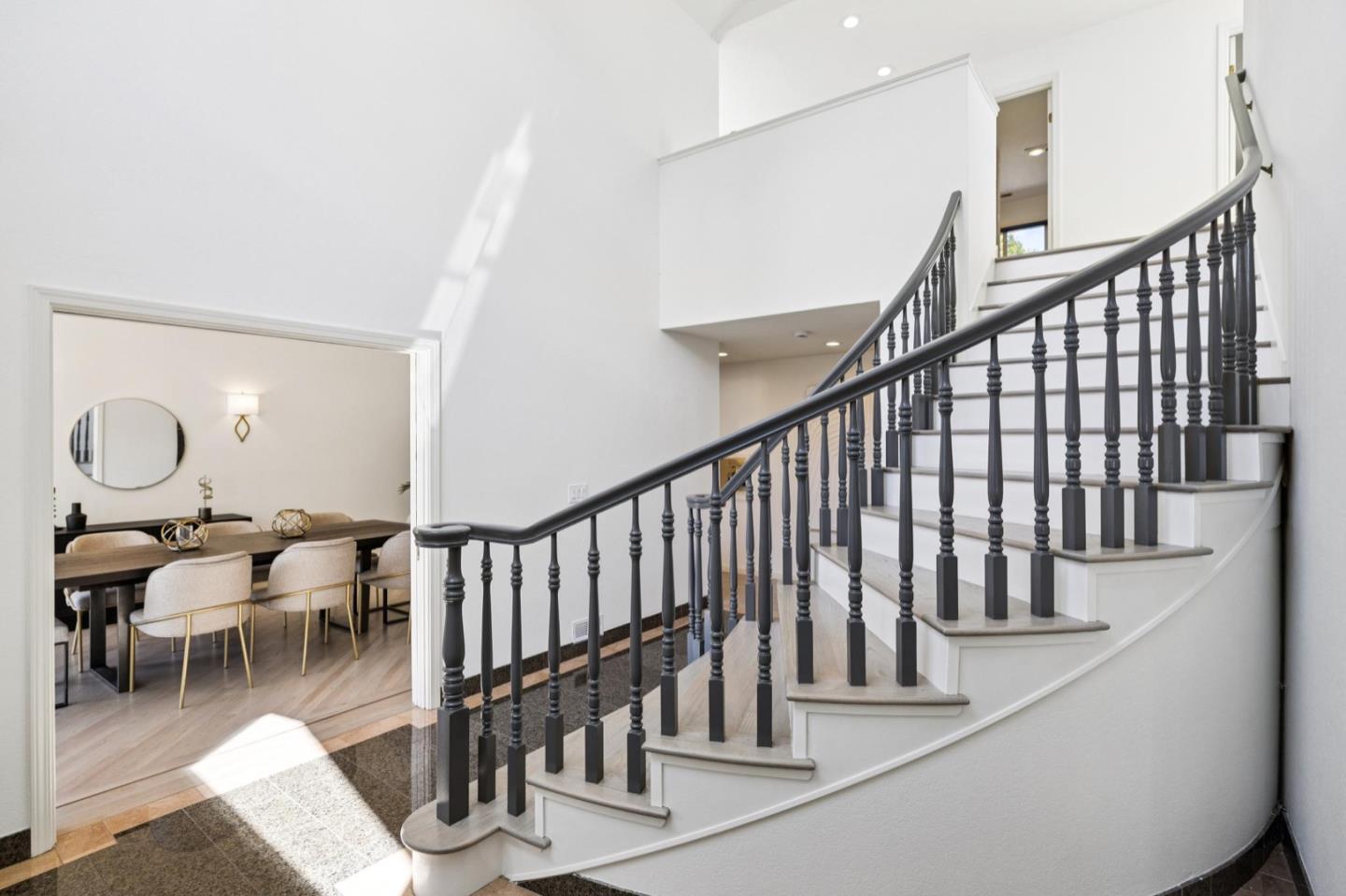 Detail Gallery Image 7 of 55 For 10 Salmark Ct, Hillsborough,  CA 94010 - 5 Beds | 4/1 Baths