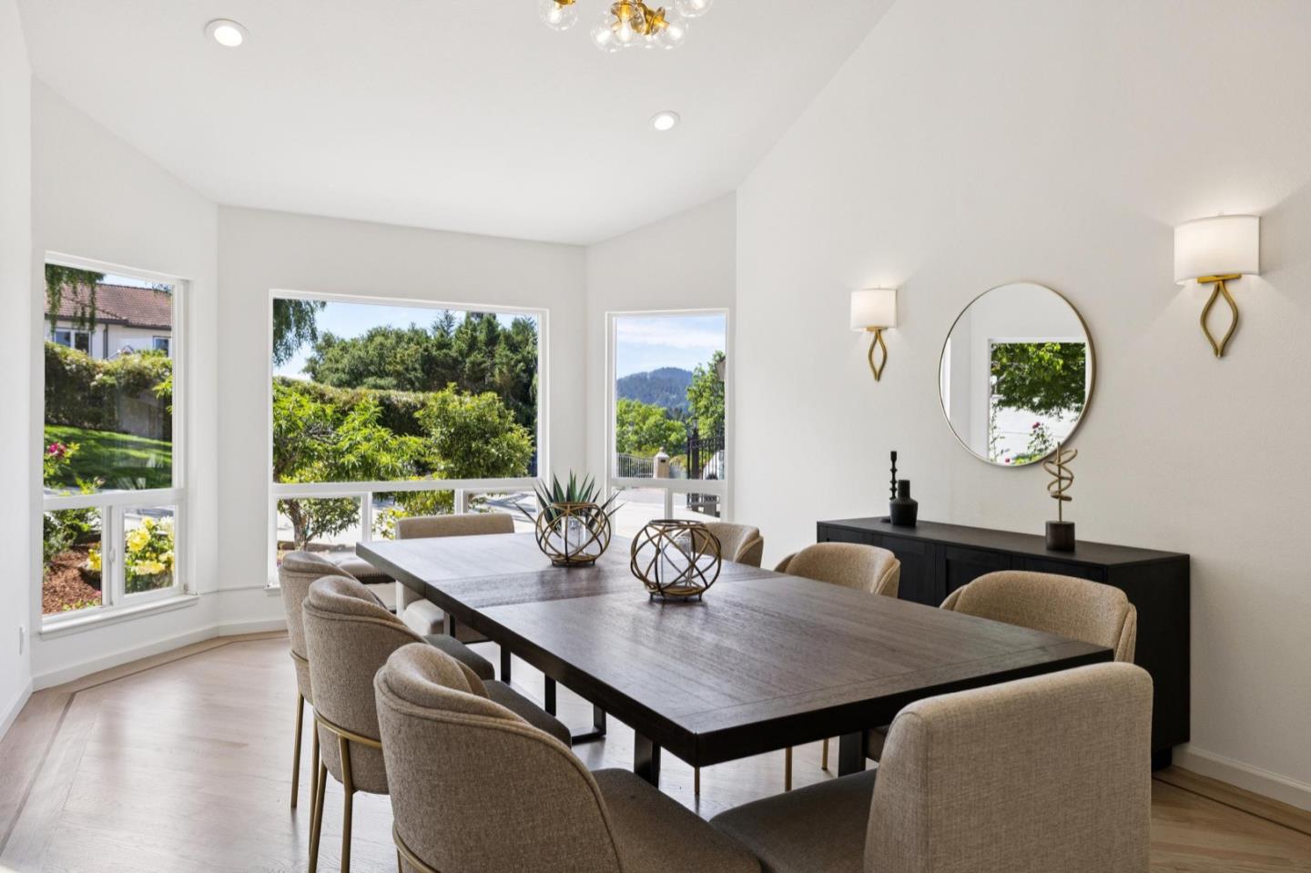 Detail Gallery Image 8 of 55 For 10 Salmark Ct, Hillsborough,  CA 94010 - 5 Beds | 4/1 Baths