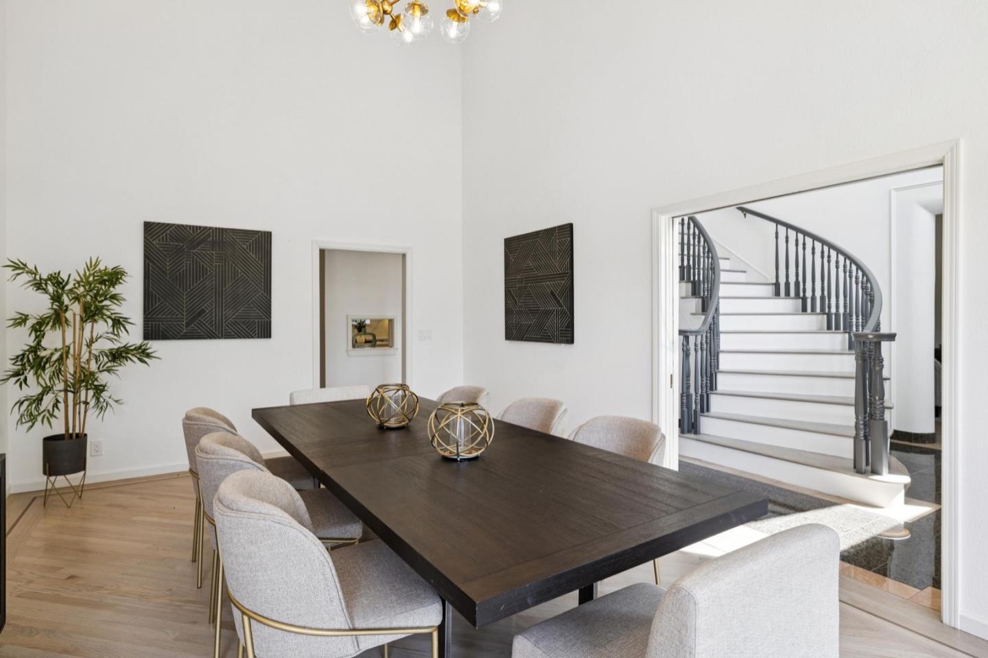 Detail Gallery Image 9 of 55 For 10 Salmark Ct, Hillsborough,  CA 94010 - 5 Beds | 4/1 Baths