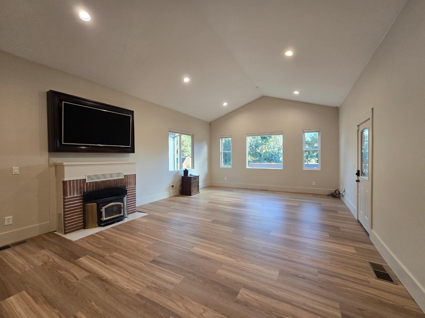 Detail Gallery Image 10 of 27 For 17329 Mcguffie Rd, Salinas,  CA 93907 - 3 Beds | 3 Baths