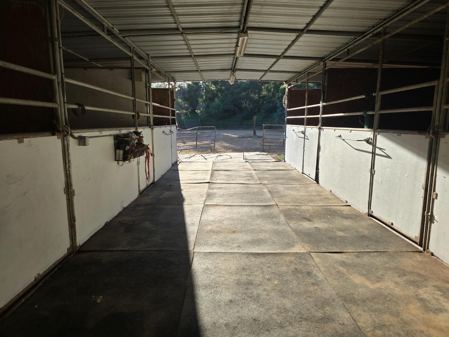 Detail Gallery Image 14 of 27 For 17329 Mcguffie Rd, Salinas,  CA 93907 - 3 Beds | 3 Baths