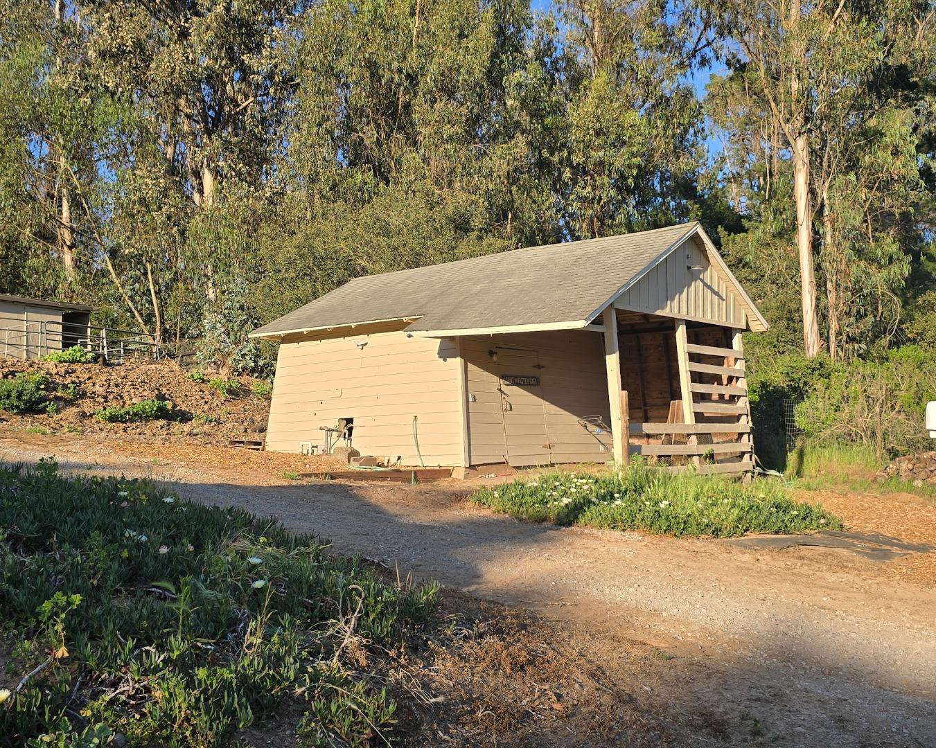 Detail Gallery Image 19 of 27 For 17329 Mcguffie Rd, Salinas,  CA 93907 - 3 Beds | 3 Baths