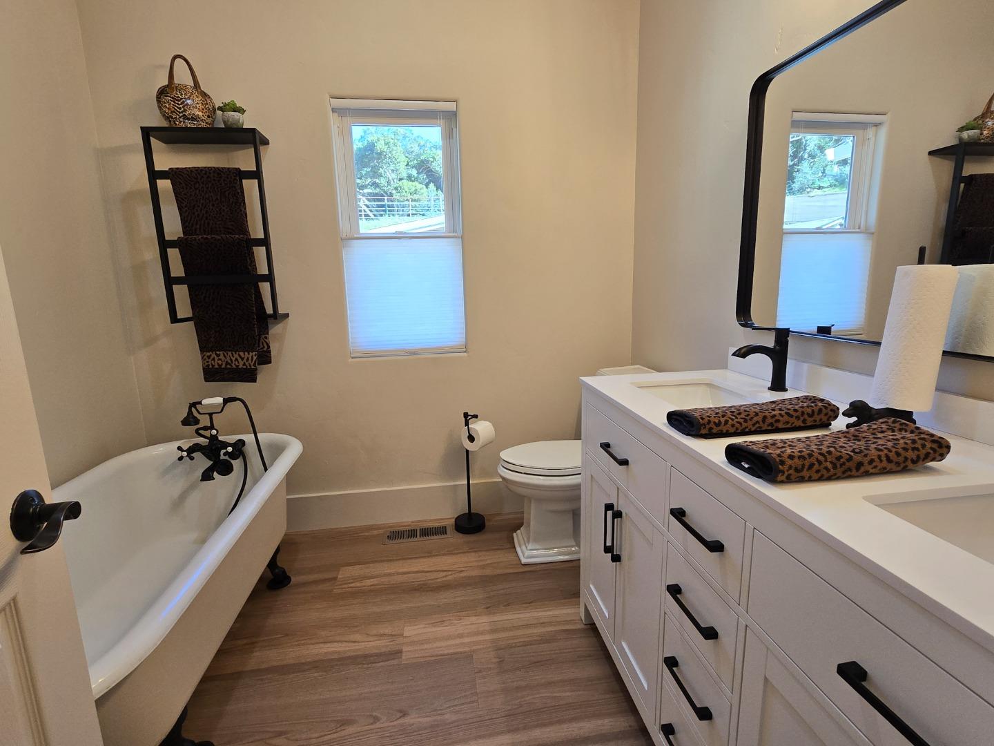 Detail Gallery Image 21 of 27 For 17329 Mcguffie Rd, Salinas,  CA 93907 - 3 Beds | 3 Baths