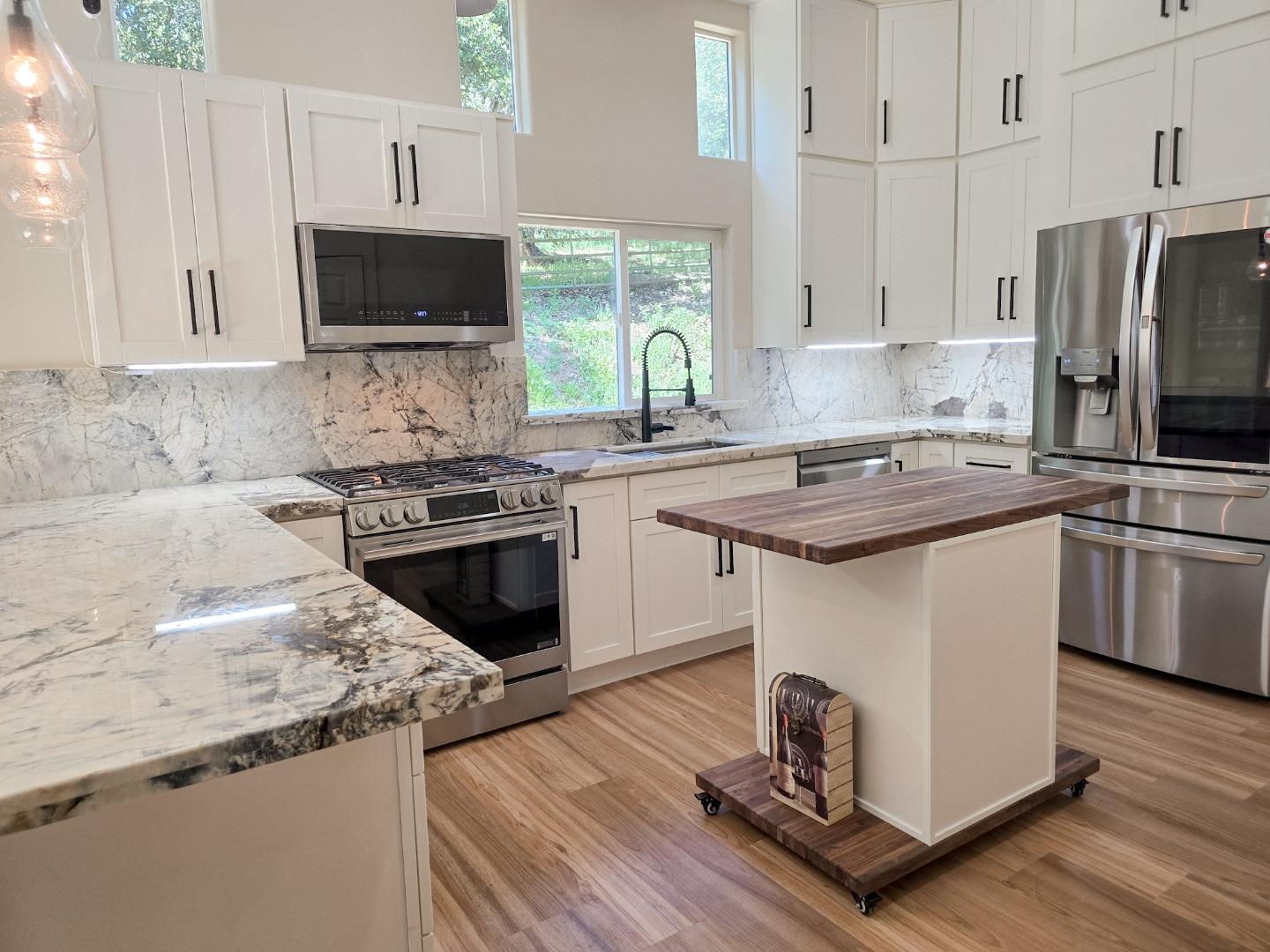 Detail Gallery Image 3 of 27 For 17329 Mcguffie Rd, Salinas,  CA 93907 - 3 Beds | 3 Baths