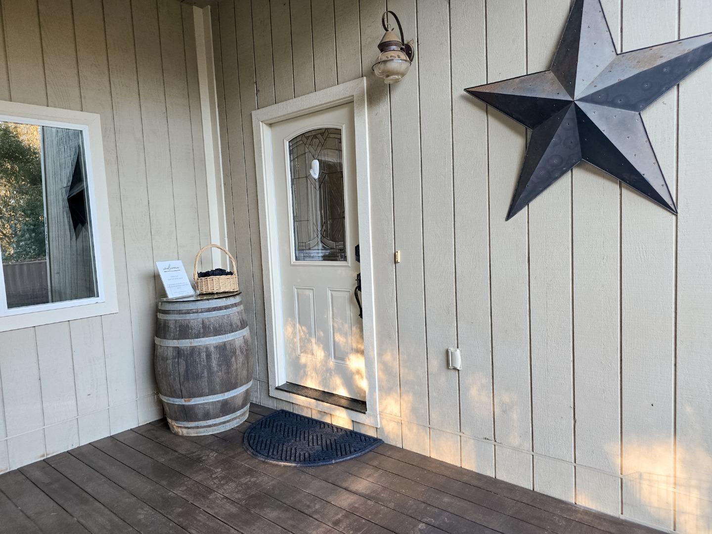 Detail Gallery Image 7 of 27 For 17329 Mcguffie Rd, Salinas,  CA 93907 - 3 Beds | 3 Baths