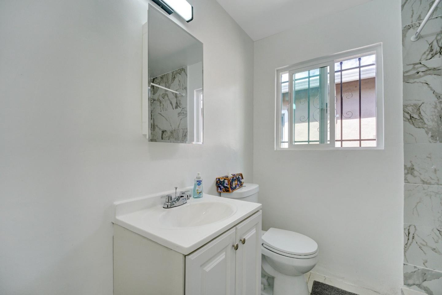 Detail Gallery Image 12 of 23 For 652 2nd St, Richmond,  CA 94801 - 2 Beds | 1 Baths