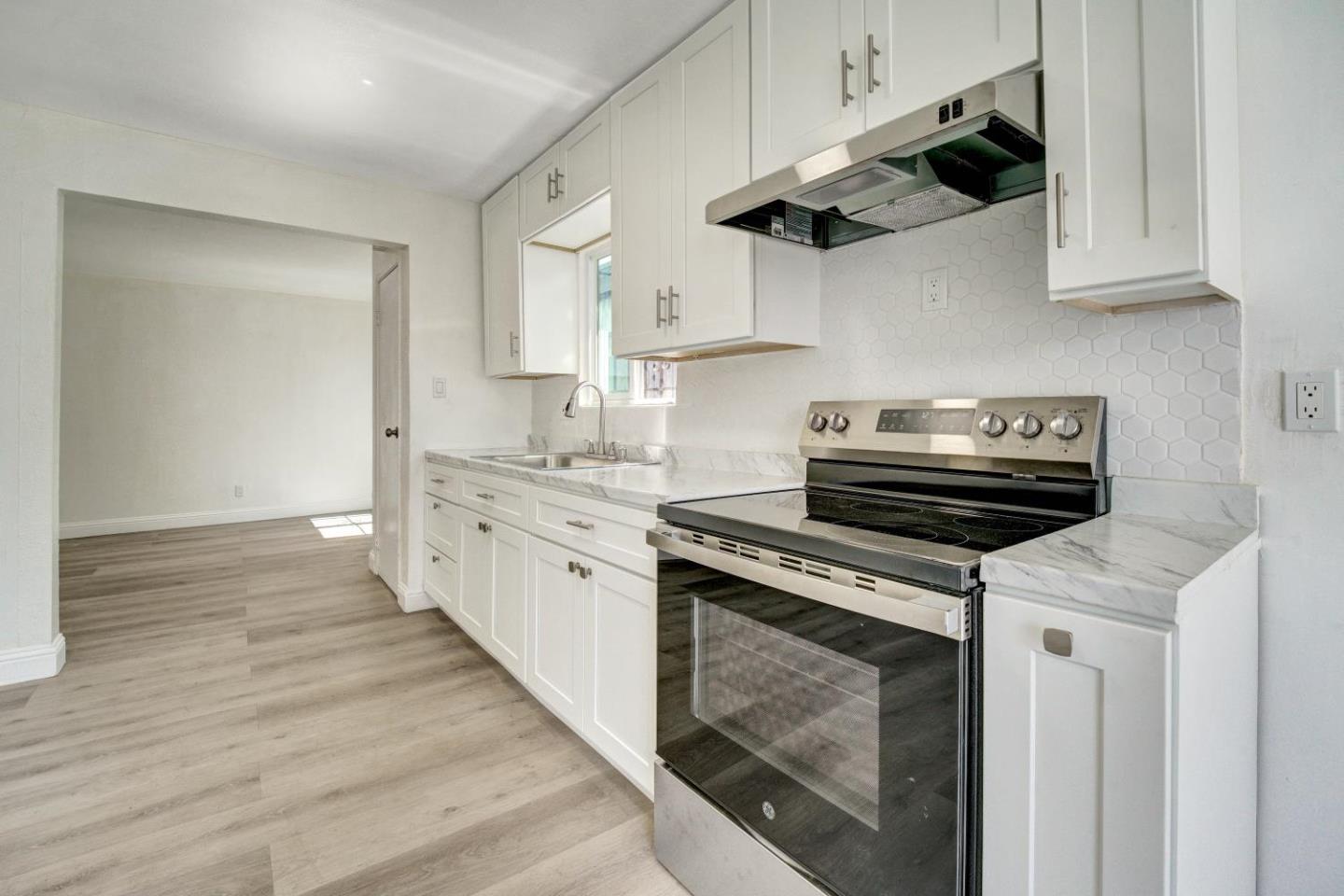 Detail Gallery Image 2 of 23 For 652 2nd St, Richmond,  CA 94801 - 2 Beds | 1 Baths