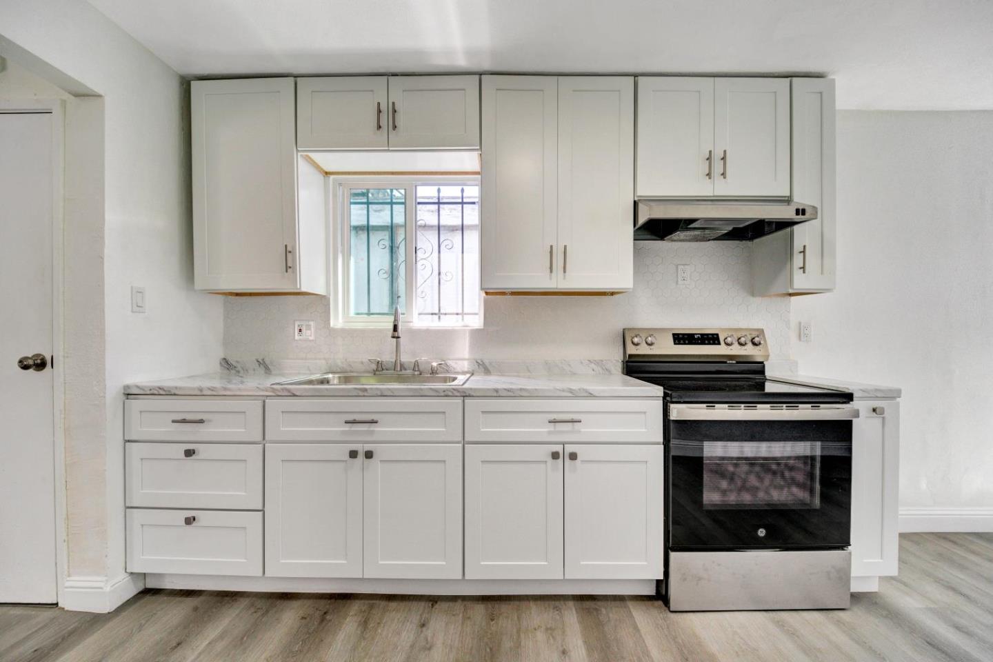 Detail Gallery Image 3 of 23 For 652 2nd St, Richmond,  CA 94801 - 2 Beds | 1 Baths