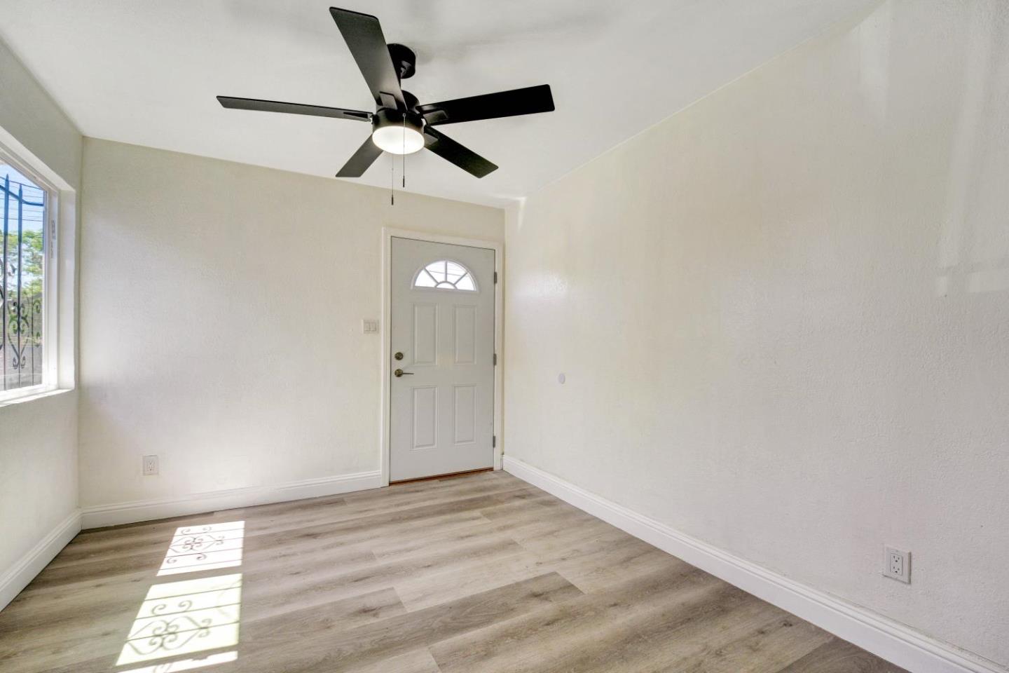 Detail Gallery Image 4 of 23 For 652 2nd St, Richmond,  CA 94801 - 2 Beds | 1 Baths