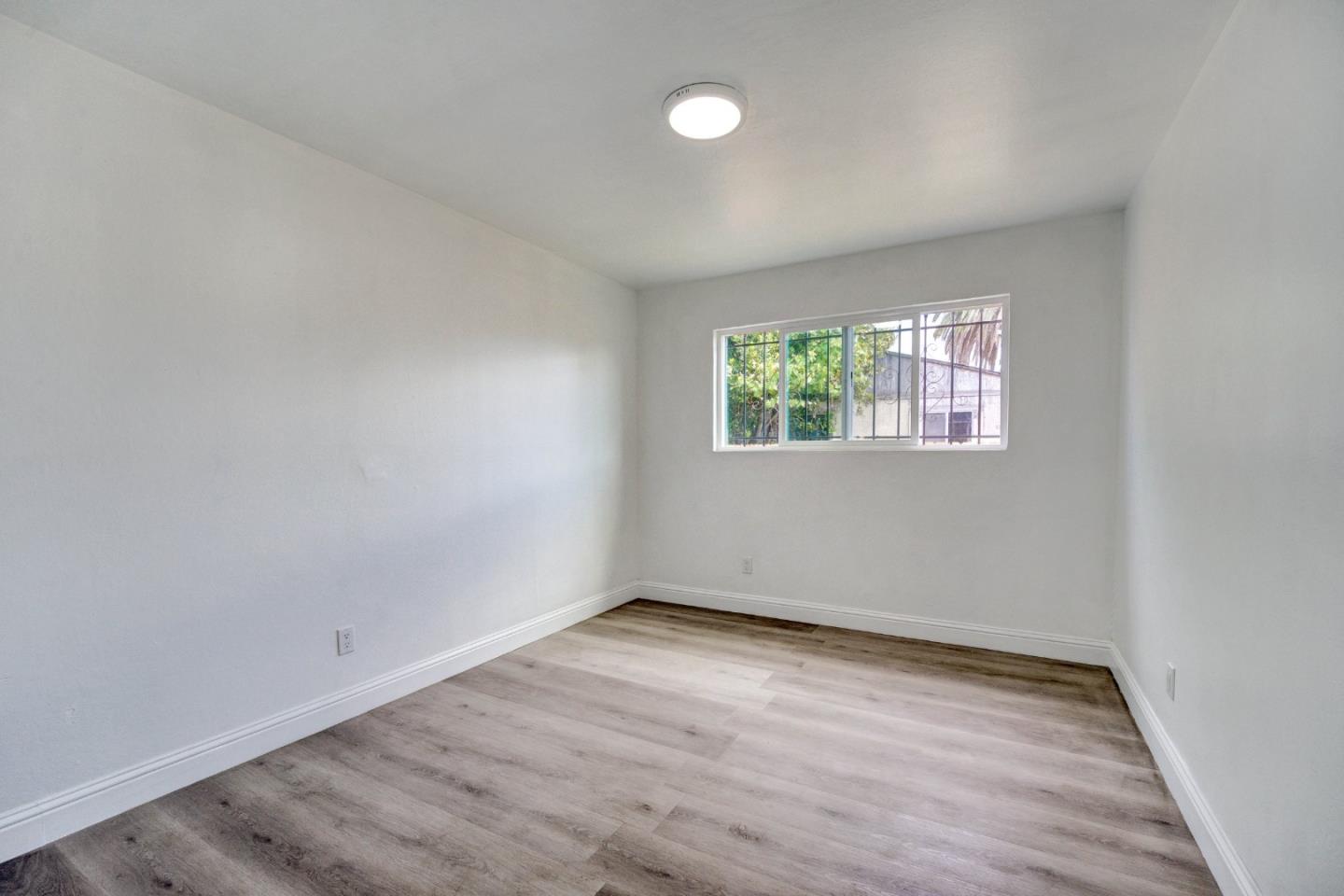 Detail Gallery Image 8 of 23 For 652 2nd St, Richmond,  CA 94801 - 2 Beds | 1 Baths