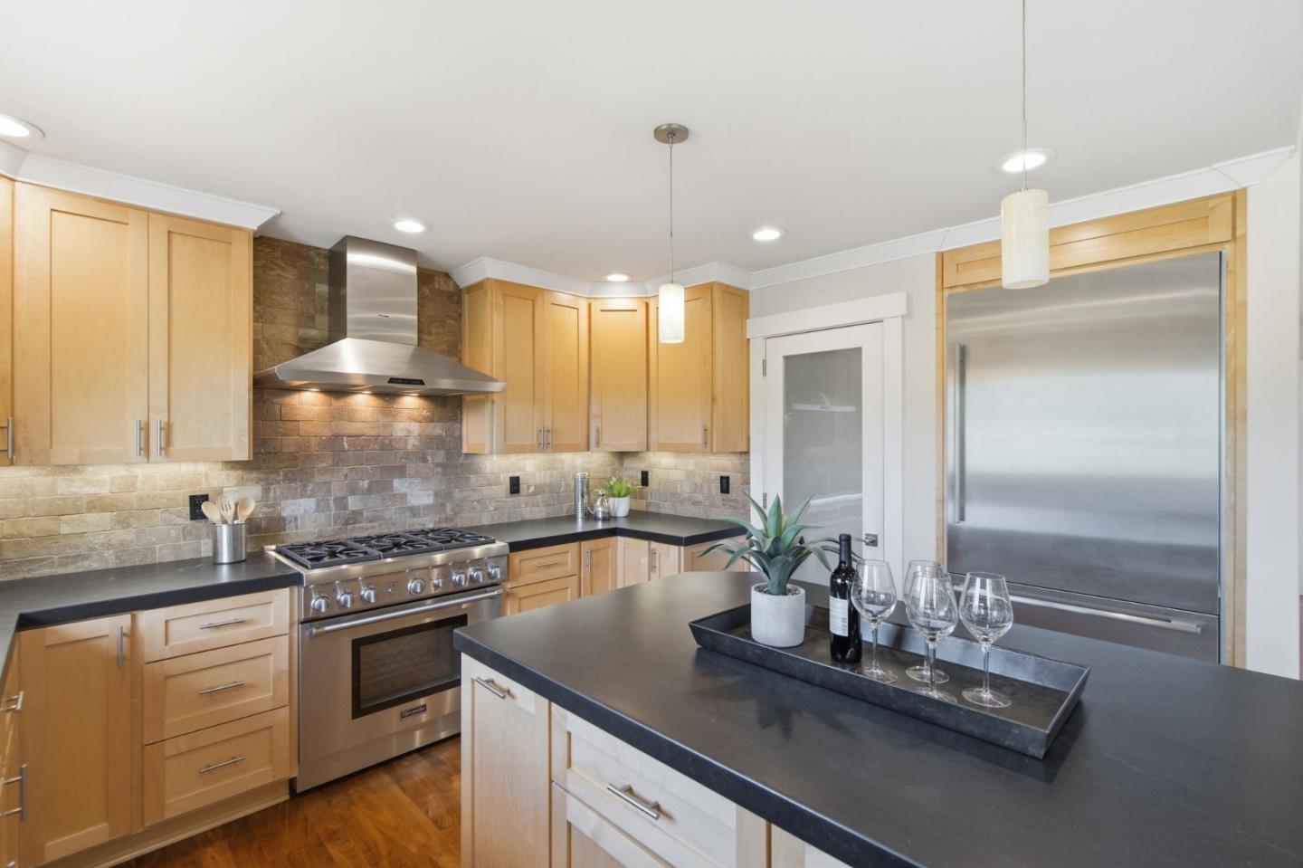 Detail Gallery Image 12 of 35 For 50 Hilltop Dr, San Carlos,  CA 94070 - 4 Beds | 4 Baths