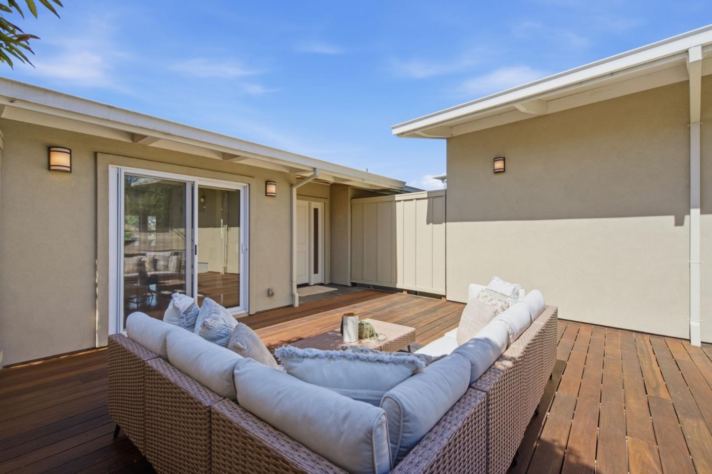 Detail Gallery Image 4 of 35 For 50 Hilltop Dr, San Carlos,  CA 94070 - 4 Beds | 4 Baths