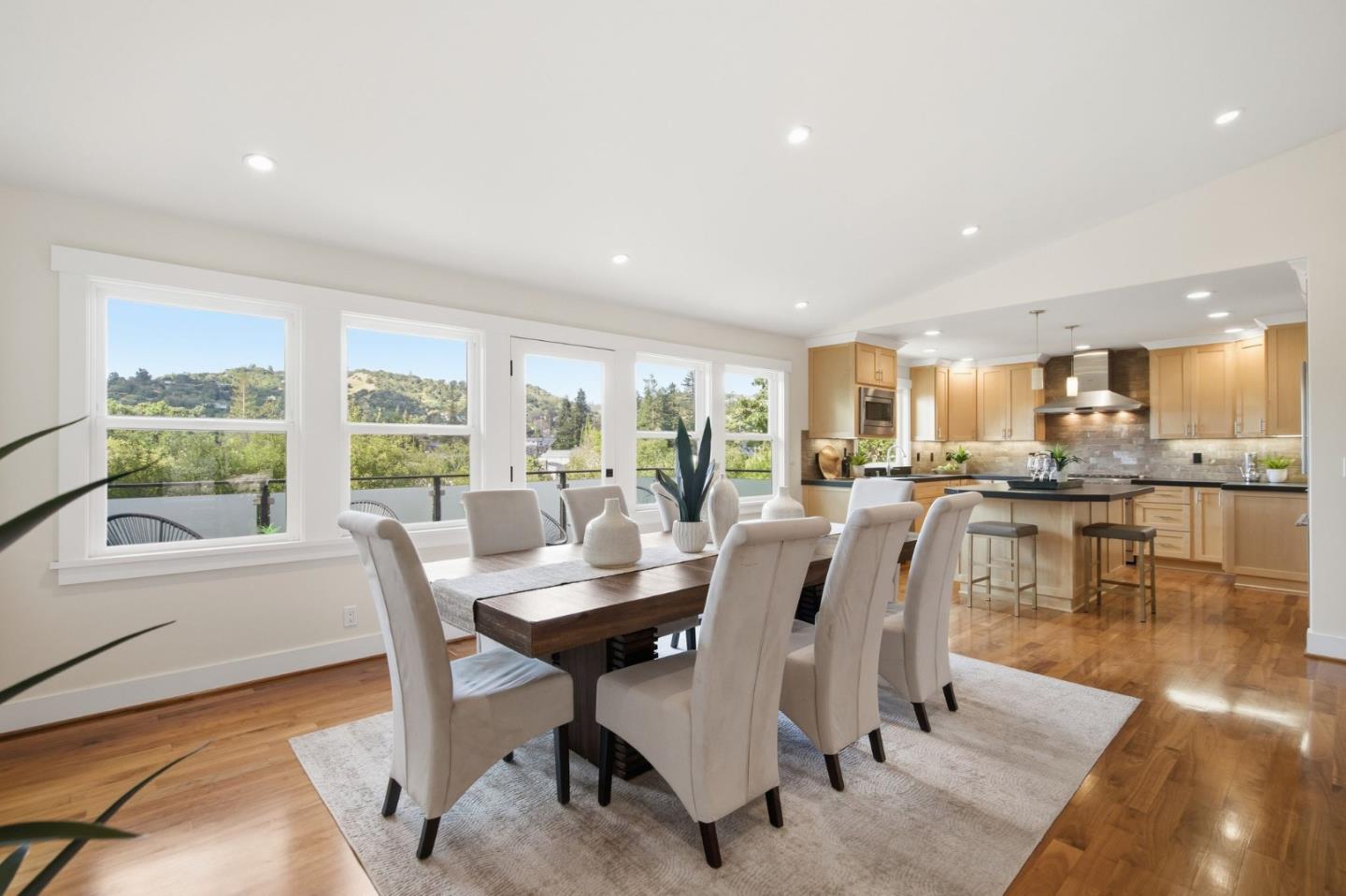 Detail Gallery Image 7 of 35 For 50 Hilltop Dr, San Carlos,  CA 94070 - 4 Beds | 4 Baths