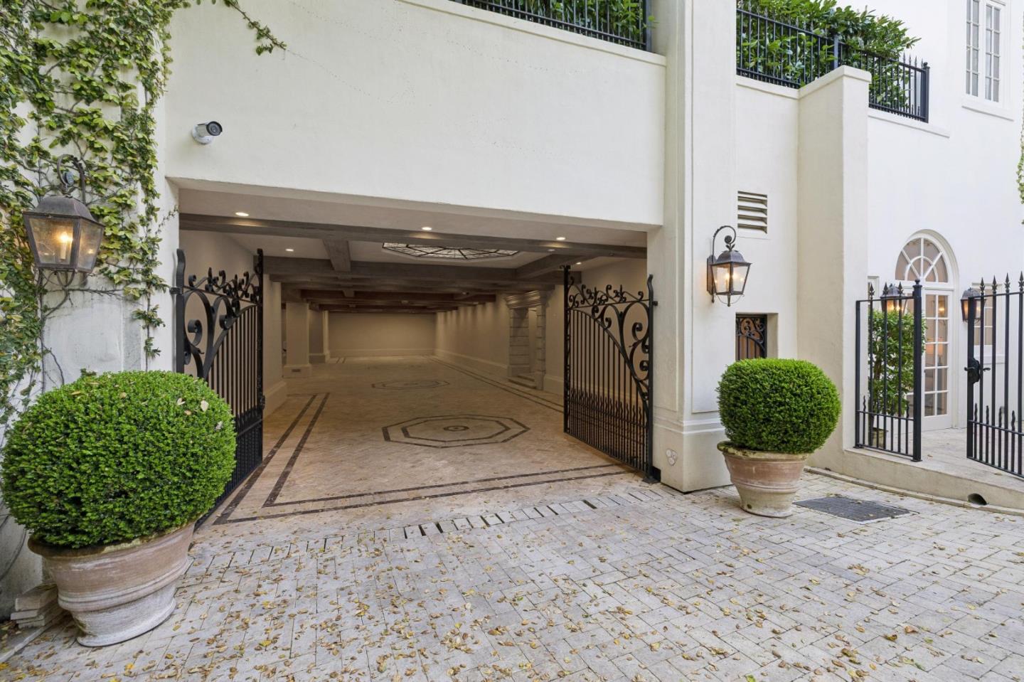 Detail Gallery Image 25 of 33 For 241 Polhemus Ave, Atherton,  CA 94027 - 8 Beds | 9/2 Baths