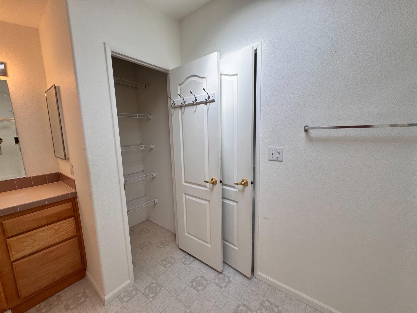 Detail Gallery Image 14 of 20 For 120 Creekside #120,  Half Moon Bay,  CA 94019 - 3 Beds | 2 Baths