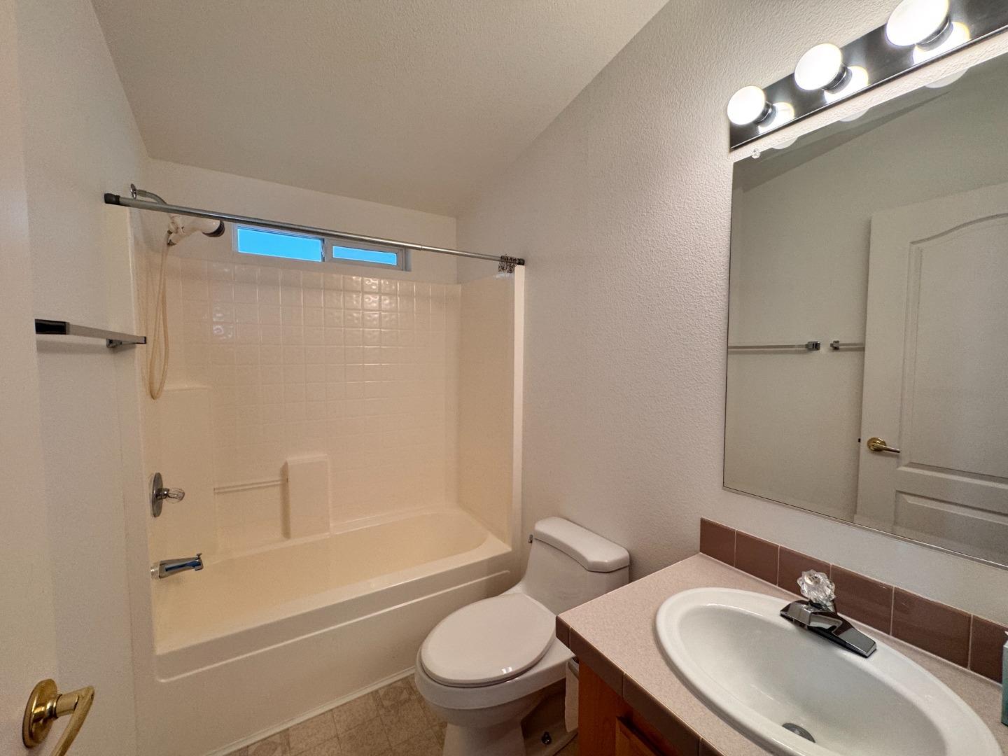 Detail Gallery Image 17 of 20 For 120 Creekside #120,  Half Moon Bay,  CA 94019 - 3 Beds | 2 Baths