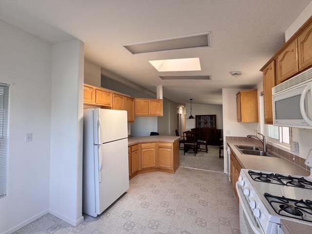 Detail Gallery Image 8 of 20 For 120 Creekside #120,  Half Moon Bay,  CA 94019 - 3 Beds | 2 Baths