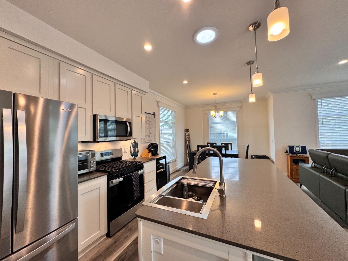 Detail Gallery Image 5 of 23 For 12 Pelican Cir #12,  Half Moon Bay,  CA 94019 - 3 Beds | 2 Baths