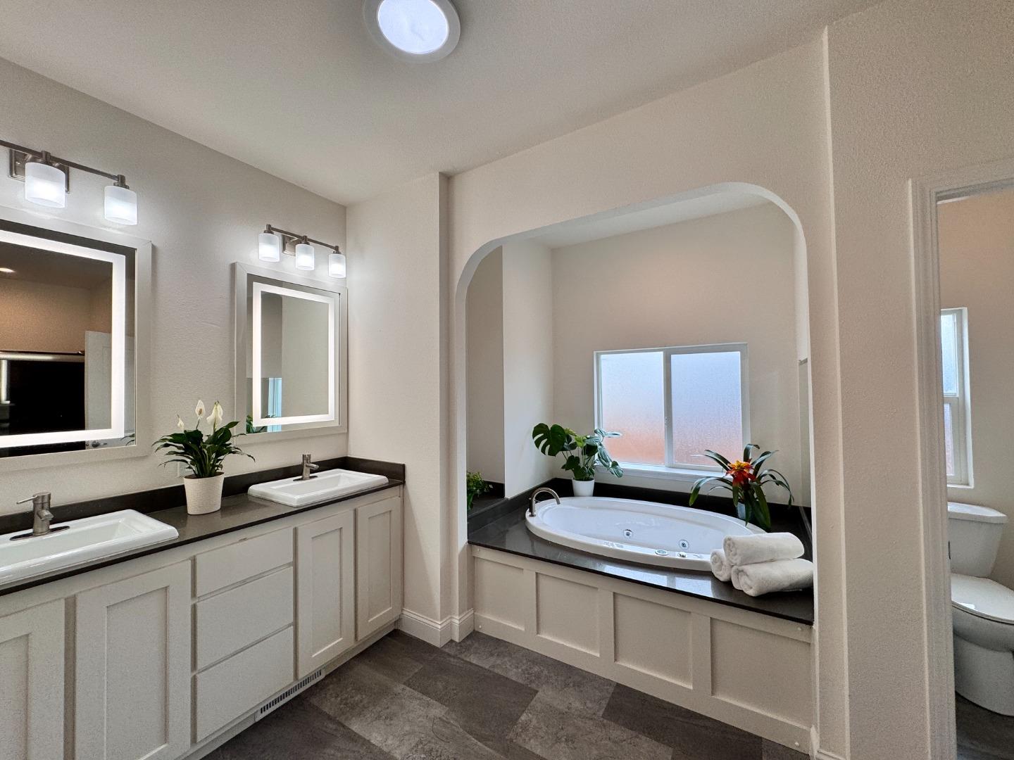 Detail Gallery Image 8 of 23 For 12 Pelican Cir #12,  Half Moon Bay,  CA 94019 - 3 Beds | 2 Baths