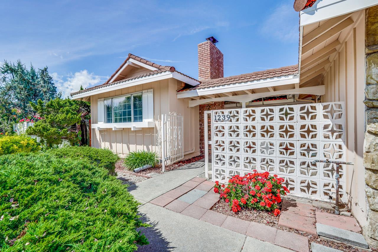 Detail Gallery Image 2 of 33 For 1239 Lockhaven Way, San Jose,  CA 95129 - 3 Beds | 2 Baths