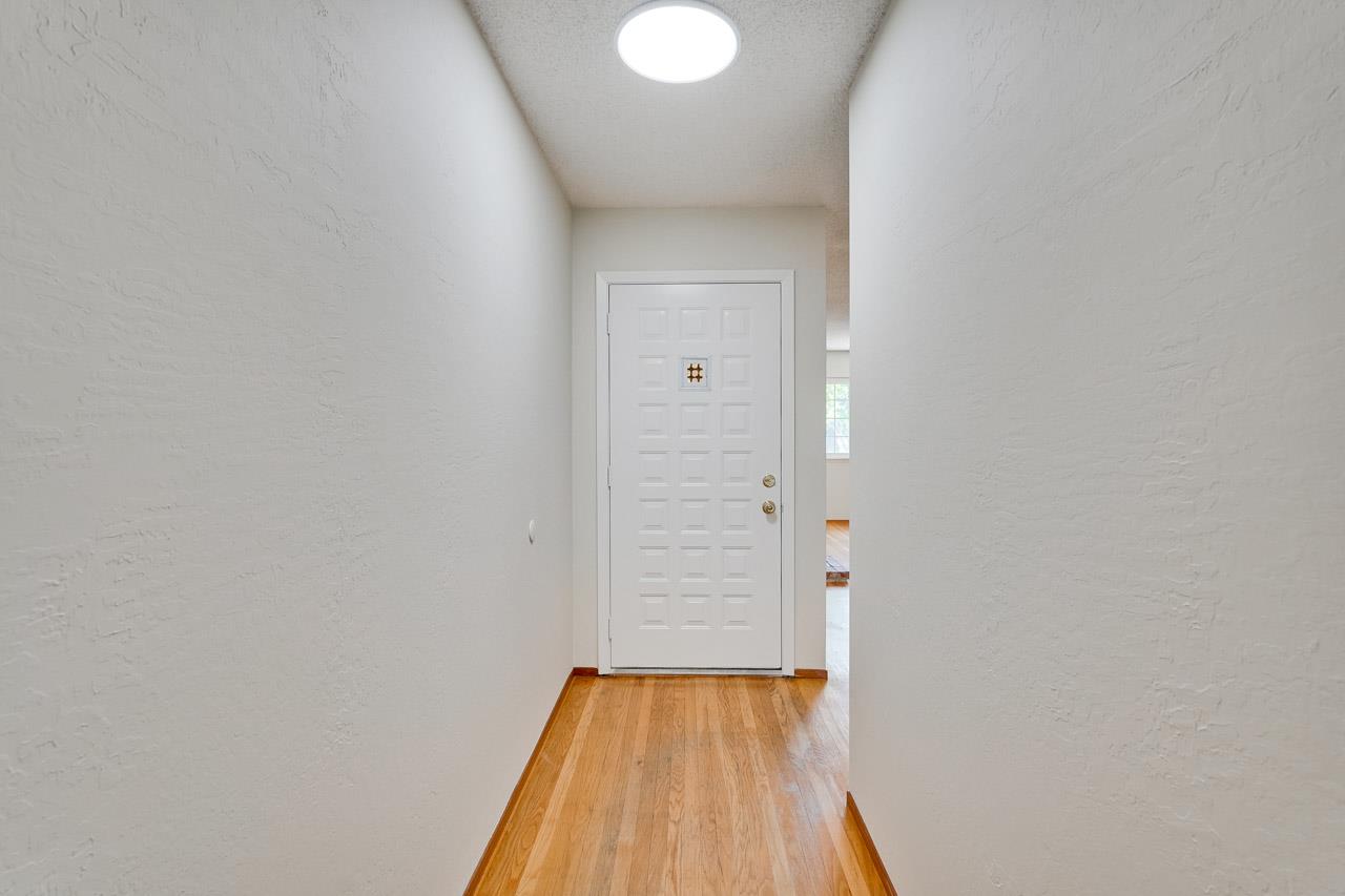 Detail Gallery Image 4 of 33 For 1239 Lockhaven Way, San Jose,  CA 95129 - 3 Beds | 2 Baths