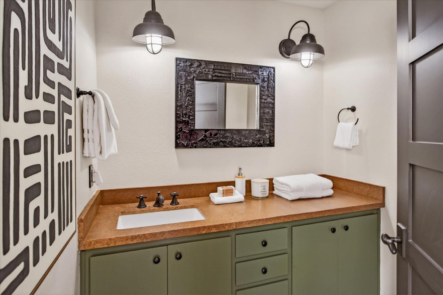 Detail Gallery Image 16 of 35 For 5 Sandstone St, Portola Valley,  CA 94028 - 3 Beds | 2/1 Baths