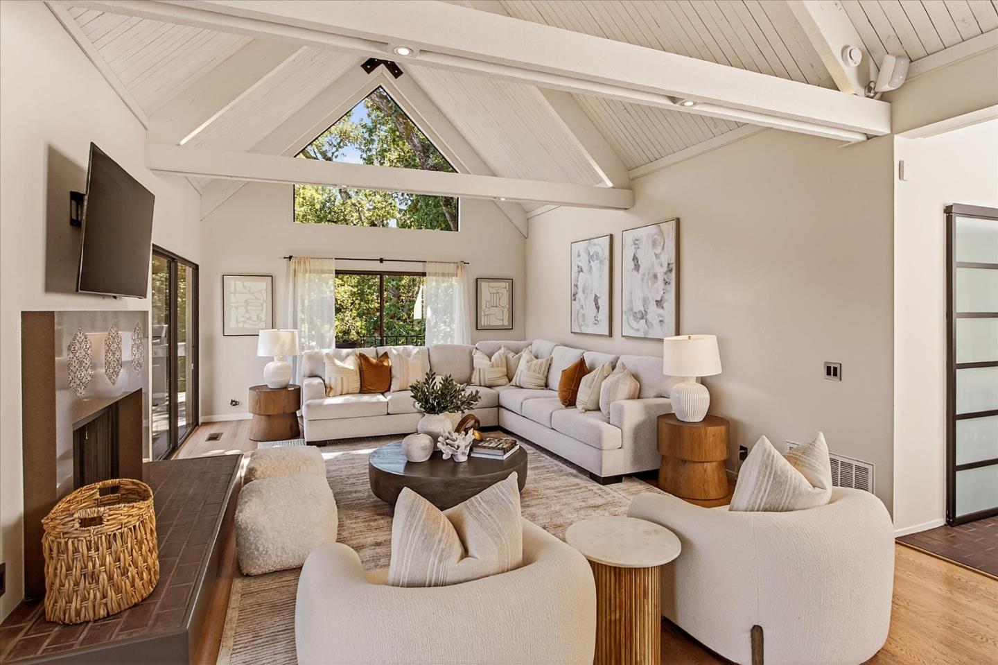 Detail Gallery Image 6 of 35 For 5 Sandstone St, Portola Valley,  CA 94028 - 3 Beds | 2/1 Baths