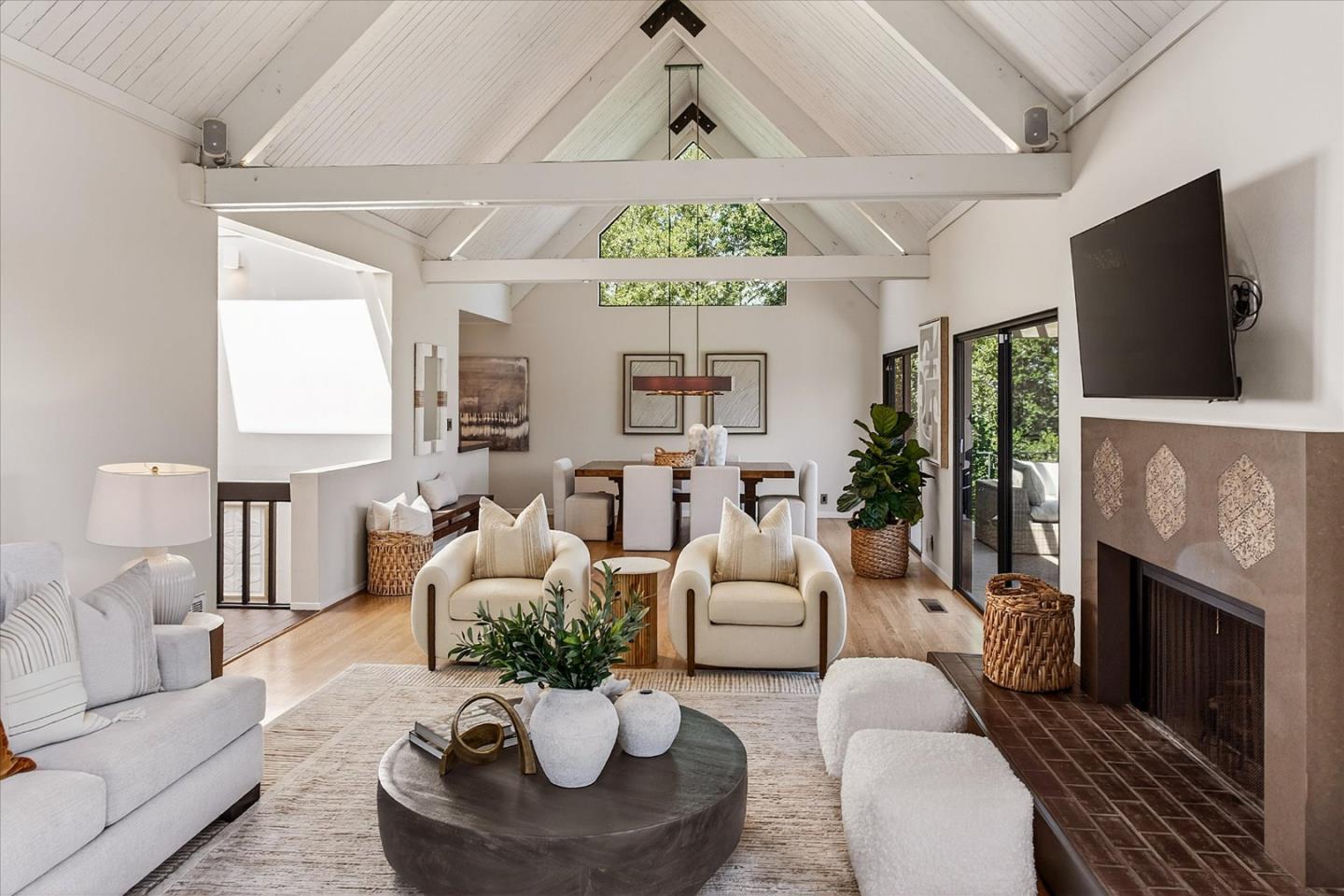 Detail Gallery Image 7 of 35 For 5 Sandstone St, Portola Valley,  CA 94028 - 3 Beds | 2/1 Baths