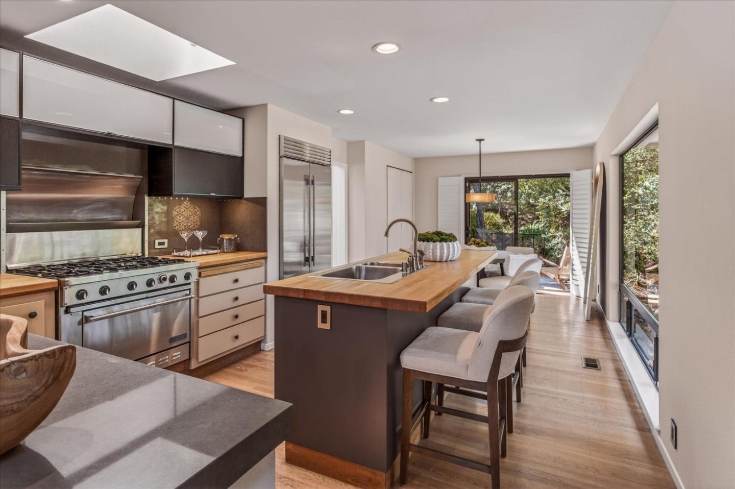 Detail Gallery Image 9 of 35 For 5 Sandstone St, Portola Valley,  CA 94028 - 3 Beds | 2/1 Baths