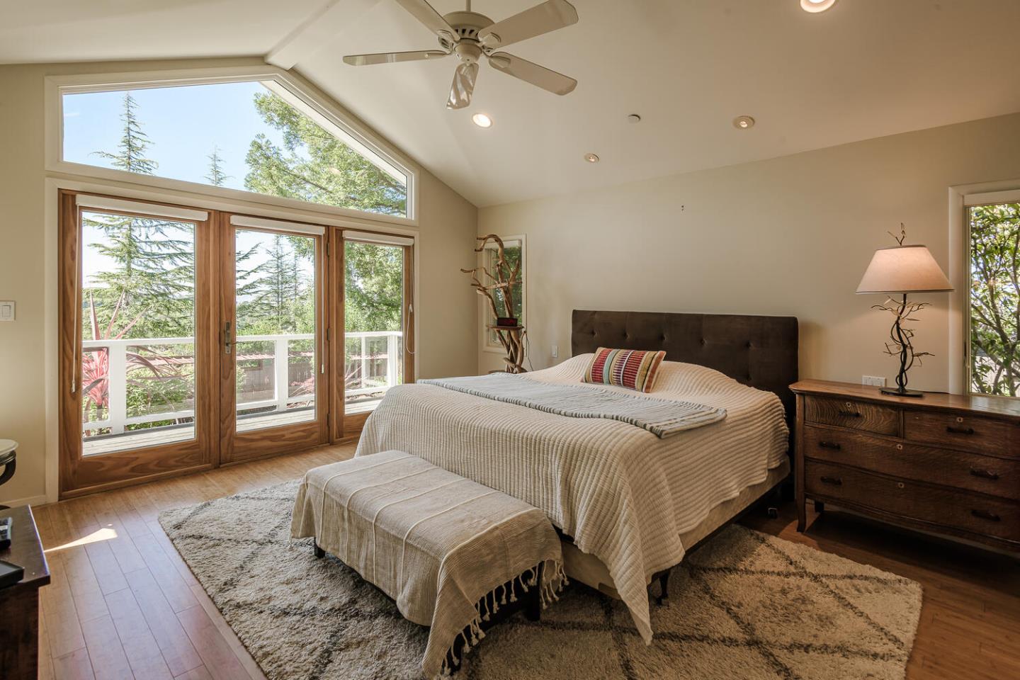 Detail Gallery Image 10 of 21 For 965 Parrott Dr, Hillsborough,  CA 94010 - 4 Beds | 3 Baths