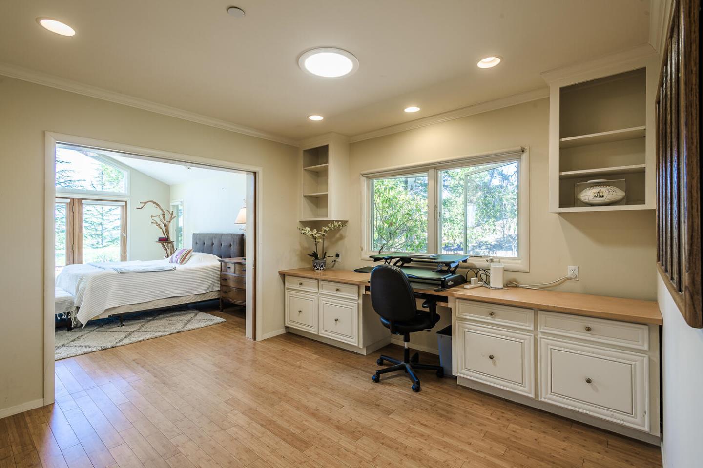 Detail Gallery Image 11 of 21 For 965 Parrott Dr, Hillsborough,  CA 94010 - 4 Beds | 3 Baths