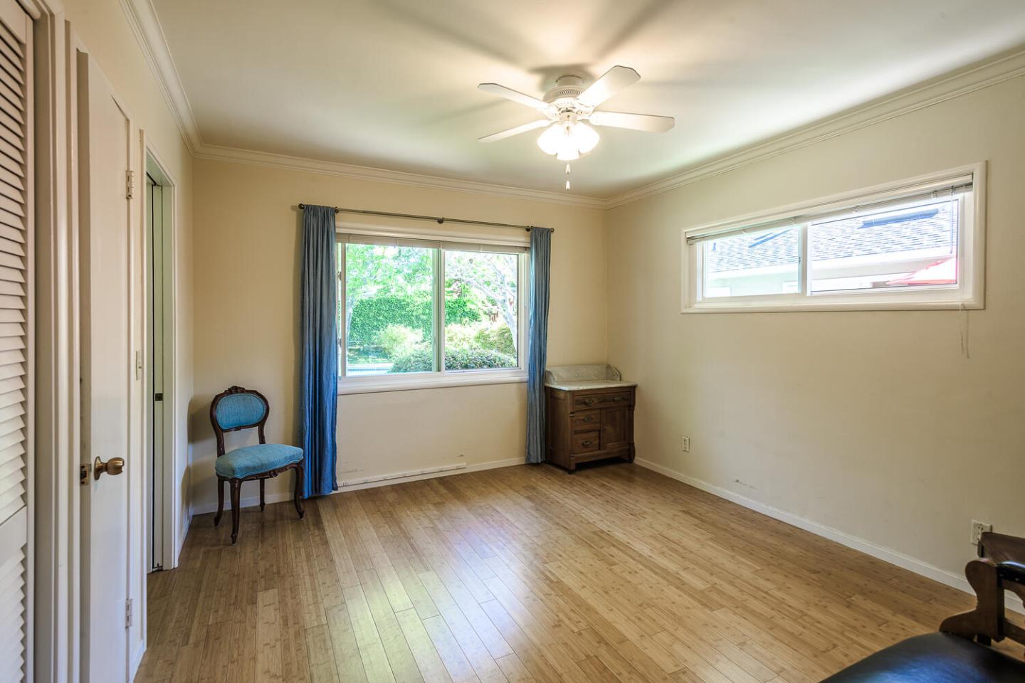 Detail Gallery Image 14 of 21 For 965 Parrott Dr, Hillsborough,  CA 94010 - 4 Beds | 3 Baths