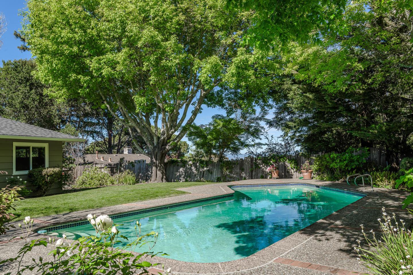 Detail Gallery Image 17 of 21 For 965 Parrott Dr, Hillsborough,  CA 94010 - 4 Beds | 3 Baths