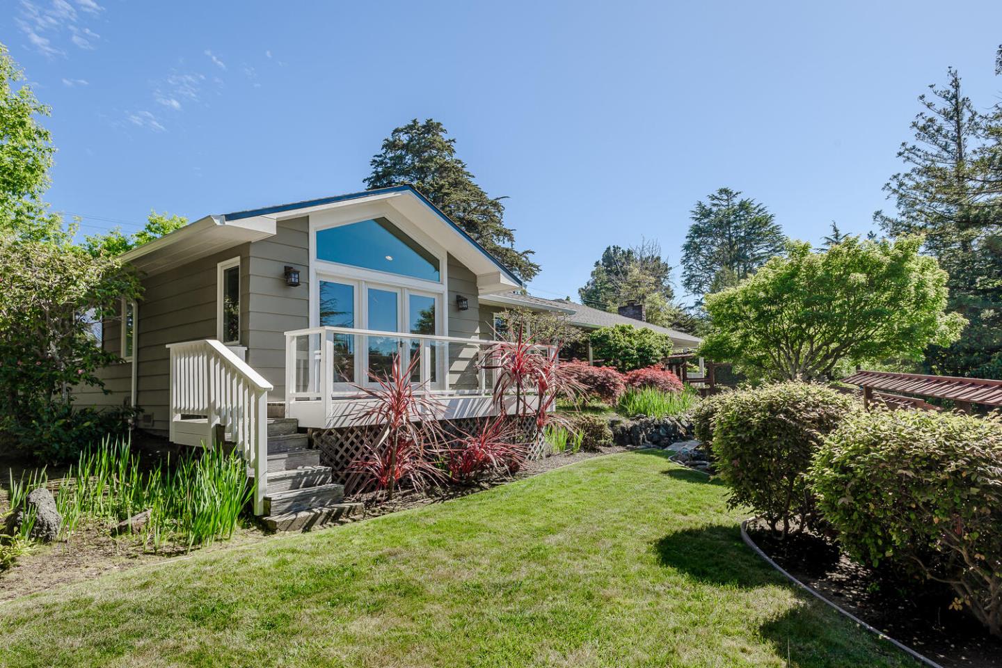 Detail Gallery Image 18 of 21 For 965 Parrott Dr, Hillsborough,  CA 94010 - 4 Beds | 3 Baths