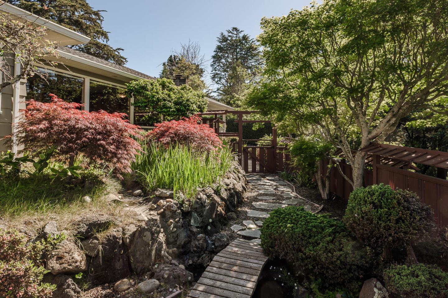 Detail Gallery Image 19 of 21 For 965 Parrott Dr, Hillsborough,  CA 94010 - 4 Beds | 3 Baths