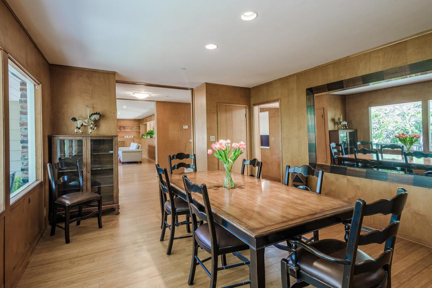 Detail Gallery Image 6 of 21 For 965 Parrott Dr, Hillsborough,  CA 94010 - 4 Beds | 3 Baths