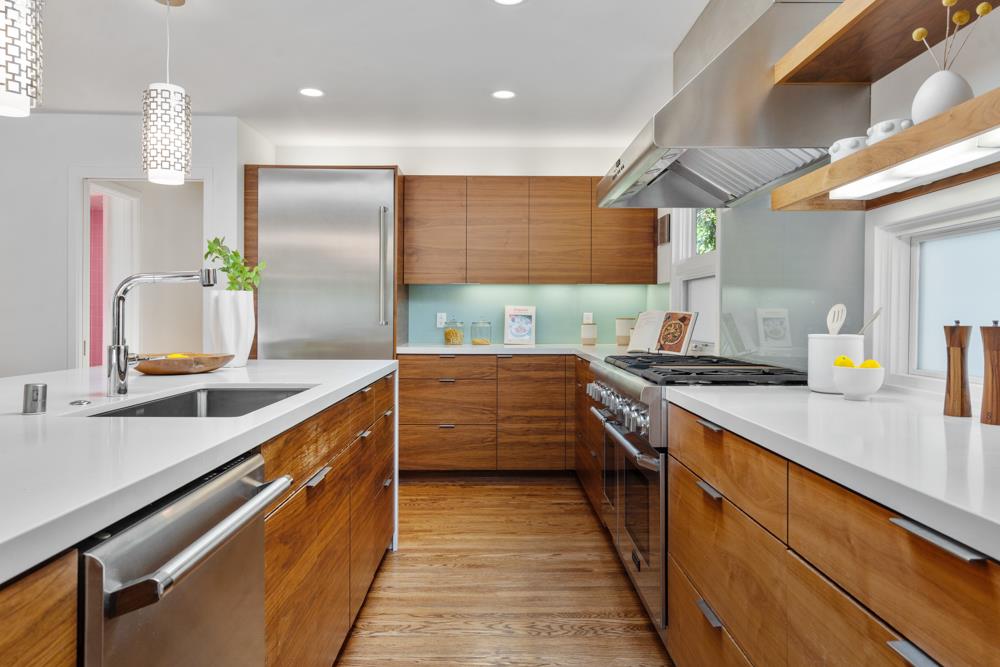 Detail Gallery Image 10 of 26 For 25 Sharon Ct, Menlo Park,  CA 94025 - 3 Beds | 3 Baths