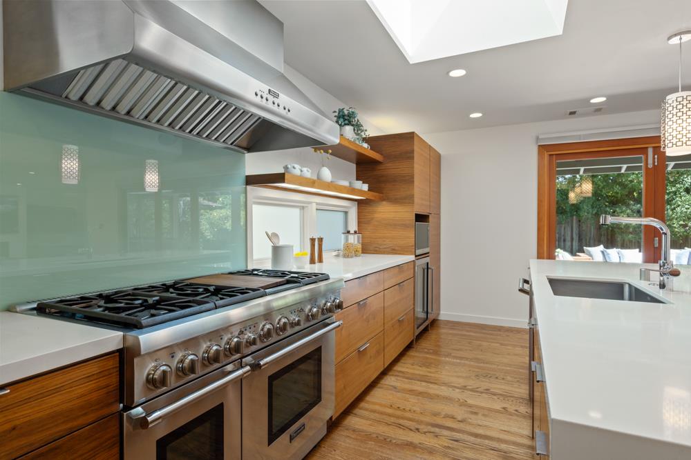 Detail Gallery Image 11 of 26 For 25 Sharon Ct, Menlo Park,  CA 94025 - 3 Beds | 3 Baths